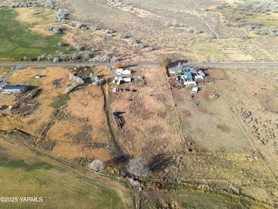 1081 Tecumseh Rd, White Swan, WA 98952 - photo 2