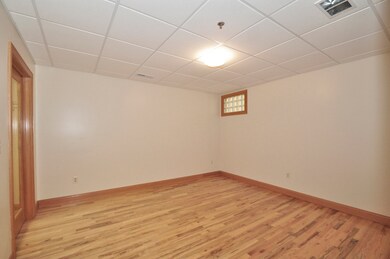 unlisted-address, Waukegan, IL 60085 - photo 6
