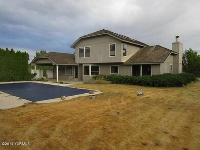 561-967759-back right view 2