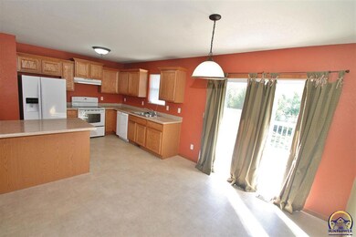 427 SE 44th St, Topeka, KS 66609 - photo 6