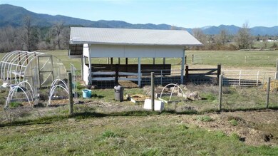 5497 E Evans Creek Rd, Rogue River, OR 97537 - photo 7