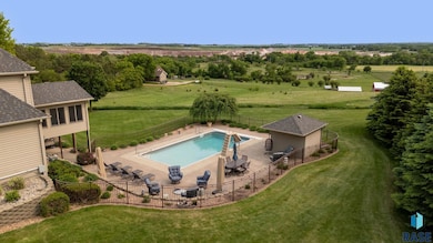 809 W 3rd St, Dell Rapids, SD 57022 - photo 4