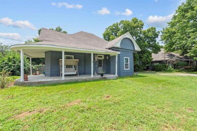 729 N Robinson St, Cleburne, TX 76031 - photo 2