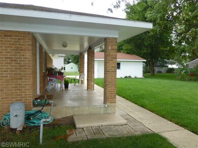 701 Amity St, Lowell, MI 49331 - photo 4