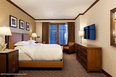 RitzCarltonUnit8209_WEB001