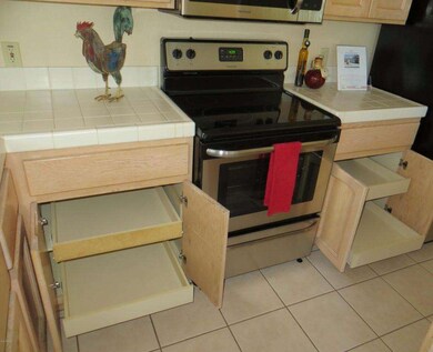 Slid outs Kitchen cabnets