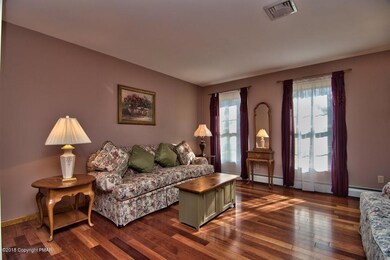 364 Cascade Dr, Effort, PA 18330 - photo 6