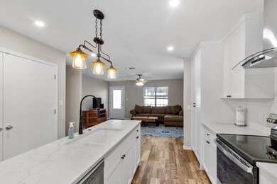 611 Winfred St, Fredericksburg, TX 78624 - photo 7