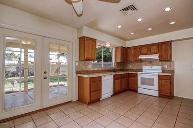 Kitchen/Dining Area