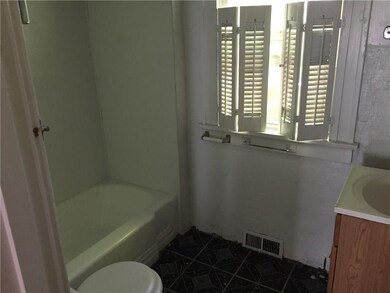 115 W 8th St S, Newton, IA 50208 - photo 7