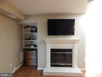 9937 Oakton Terrace Rd unit 9937, Oakton, VA 22124 - photo 7