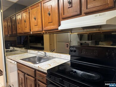 The Chateau unit 2E, Cliffside Park, NJ 07010 - photo 3