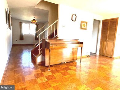 945 Regina Dr, Halethorpe, MD 21227 - photo 3