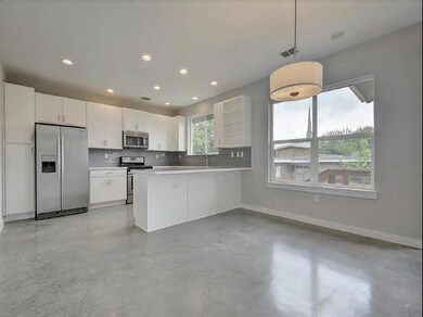 Kitchen with appliances with stainless steel fini