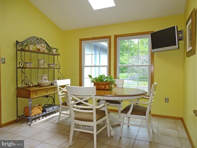 325 Cottonwood Dr, Langhorne, PA 19047 - photo 6