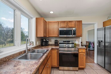 42 Craigie Ave, Schenectady, NY 12302 - photo 5