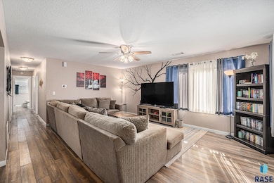 202 S Elmwood Ave, Sioux Falls, SD 57104 - photo 6