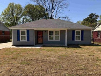 View of front of home featuring a porch, a front lawn, and a shingled roof