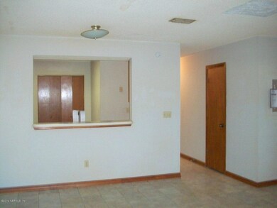 4321 Melissa Ct W, Jacksonville, FL 32210 - photo 4