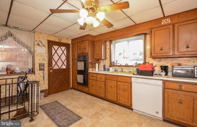 214 E Main St, Schuylkill Haven, PA 17972 - photo 7