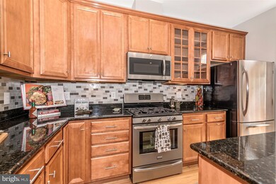 11814 Regents Park Dr, Germantown, MD 20876 - photo 7
