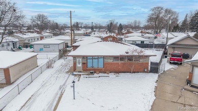 32658 Kathryn St, Garden City, MI 48135 - photo 2