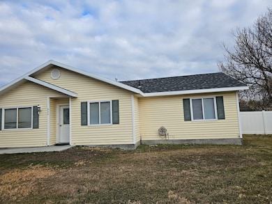 600 W Canyon Rd, Ferron, UT 84523 - photo 2