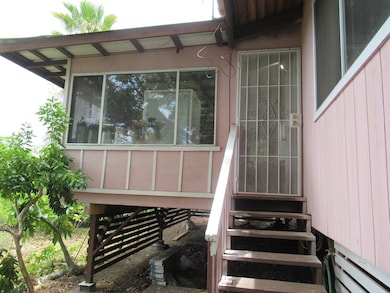 Steps to enclosed Back Lanai