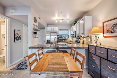 R-208 Kitchen Dining
