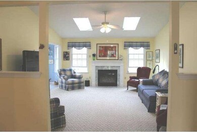 1040 Macoby Creek Way, Pennsburg, PA 18073 - photo 7