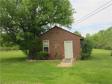 BUNK HOUSE! GREAT FOR GUESTS! INCLUDES BATH W/ TUB ONLY AND KITCHENETTE.