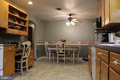 325 Wayburn St, Greencastle, PA 17225 - photo 5