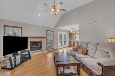 6913 Reeder Ct, Shawnee, KS 66203 - photo 3