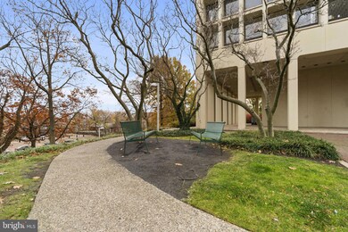 Society Hill Towers unit 21E, Philadelphia, PA 19106 - photo 4