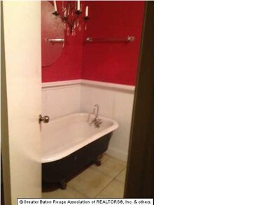 Clawfoot tub