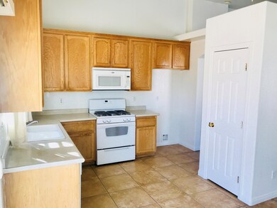 16403 Wimbleton Dr, Victorville, CA 92395 - photo 4