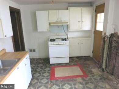 1081 N Common Rd, Camden, NJ 08104 - photo 6