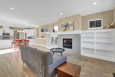 636 NE Isabella Ln, Bend, OR 97701 - photo 5