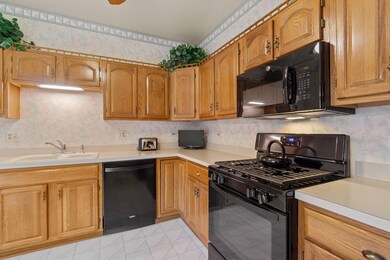 935 Heathrow Ln, Naperville, IL 60540 - photo 6