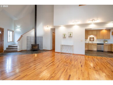 2577 Moon Mountain Dr, Eugene, OR 97403 - photo 7