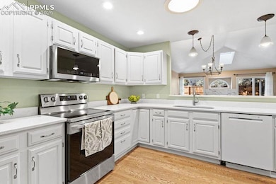 Gorgeous kitchen with new quartz counters!