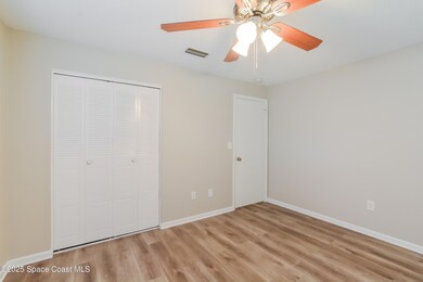 007-photo-main-bedroom-11112876