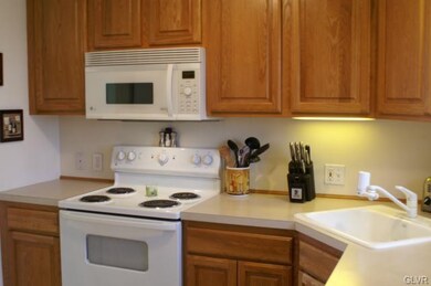 441 Robin Rd, Allentown, PA 18104 - photo 5