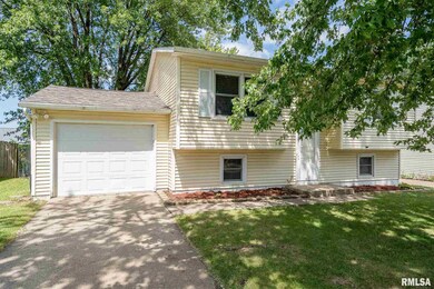 2110 W 58th St, Davenport, IA 52806 - photo 2