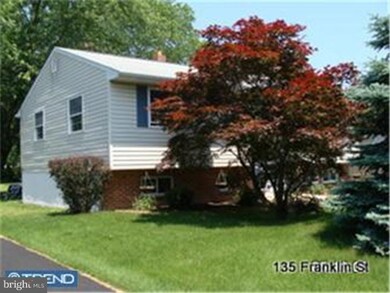 135 Franklin St, Swedesboro, NJ 08085 - photo 2