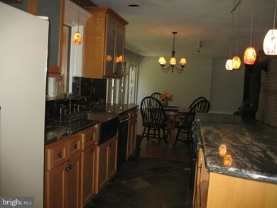 9106 Satyr Hill Rd, Parkville, MD 21234 - photo 4