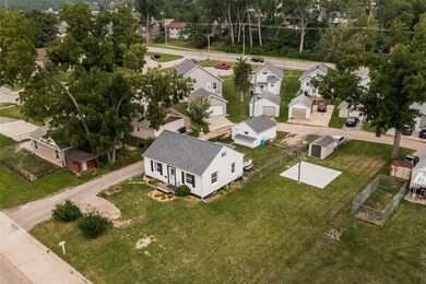 1326 E Ave NW, Cedar Rapids, IA 52405 - photo 3