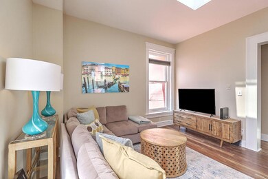 309 Meeting Street 5 living room