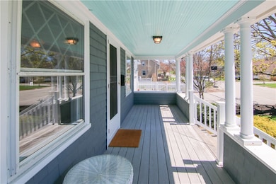 37 Beach Rd, Bristol, RI 02809 - photo 2