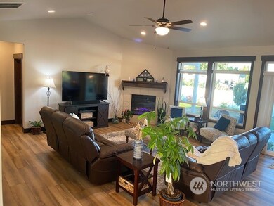 675 S Perry Ave, East Wenatchee, WA 98802 - photo 3